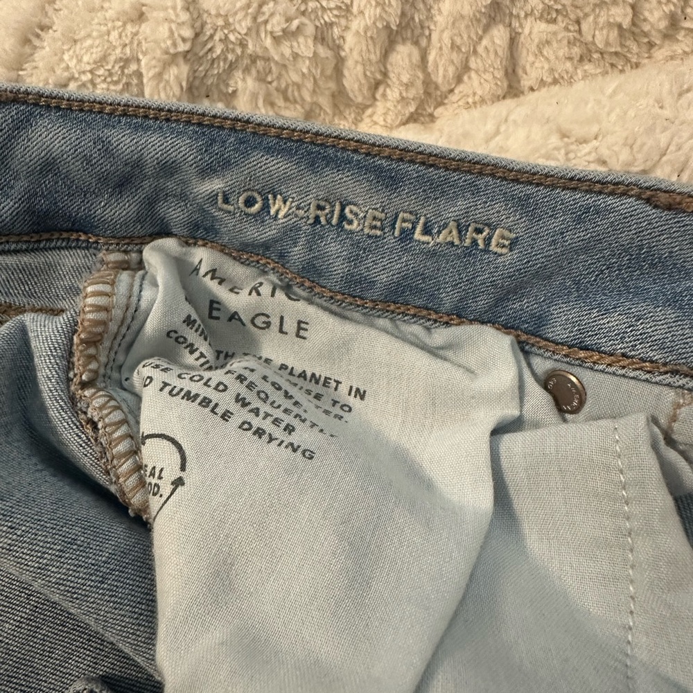 American Eagle Outfitters Light Blue Flare Jeans Size 6 - Picture 4 of 4